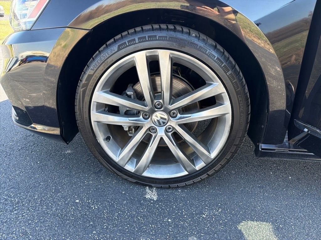 2019 Volkswagen Passat 2.0T SE R-Line