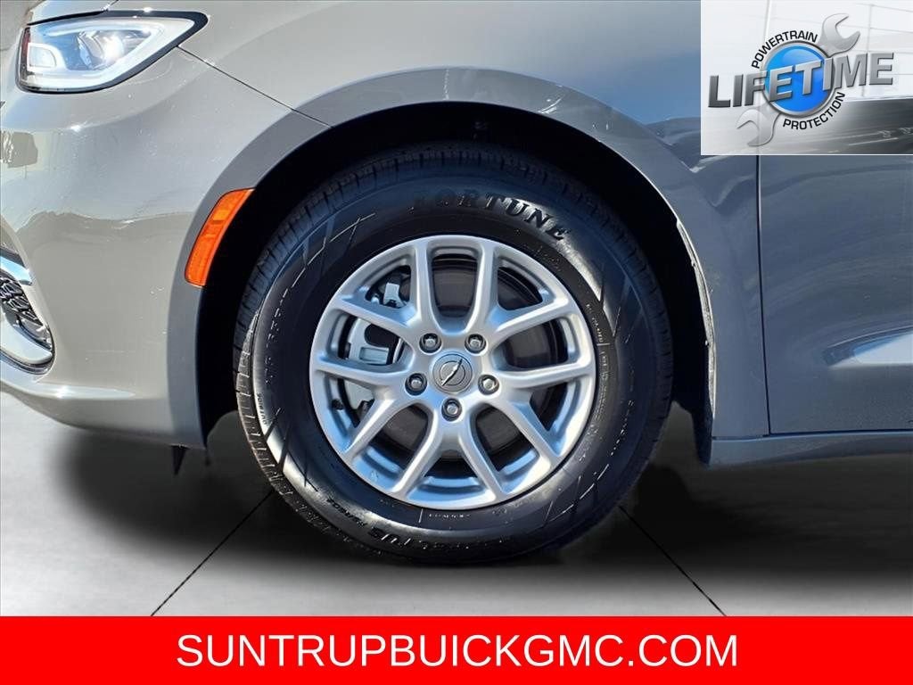 2025 Chrysler Pacifica Select