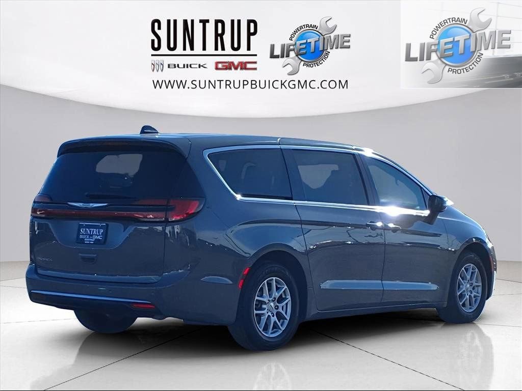 2025 Chrysler Pacifica Select