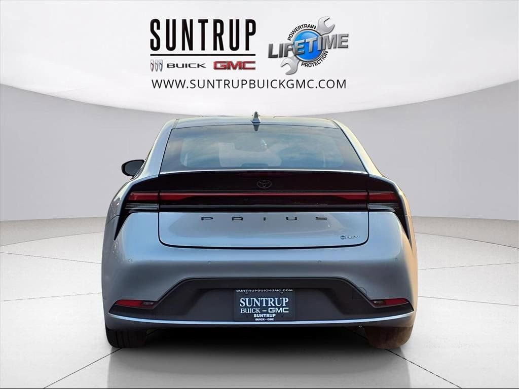 2025 Toyota Prius LE