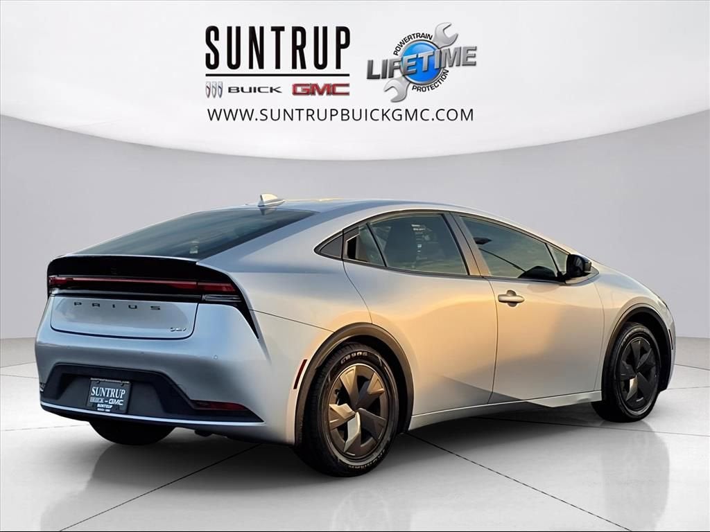 2025 Toyota Prius LE