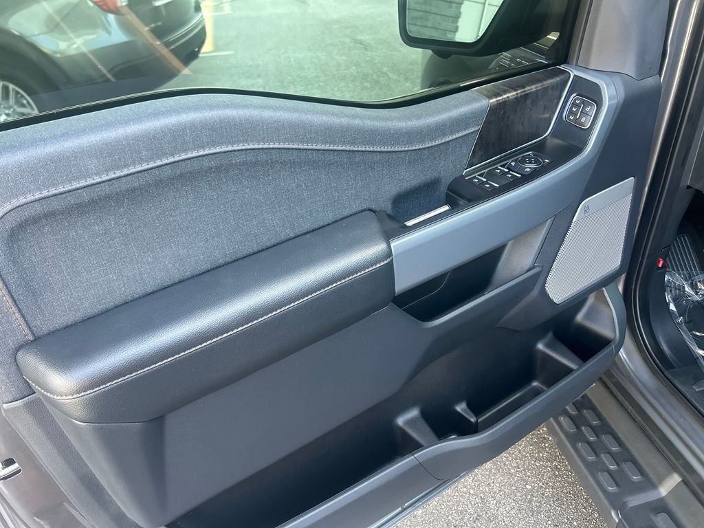 2023 Ford F-150 Lightning Lariat