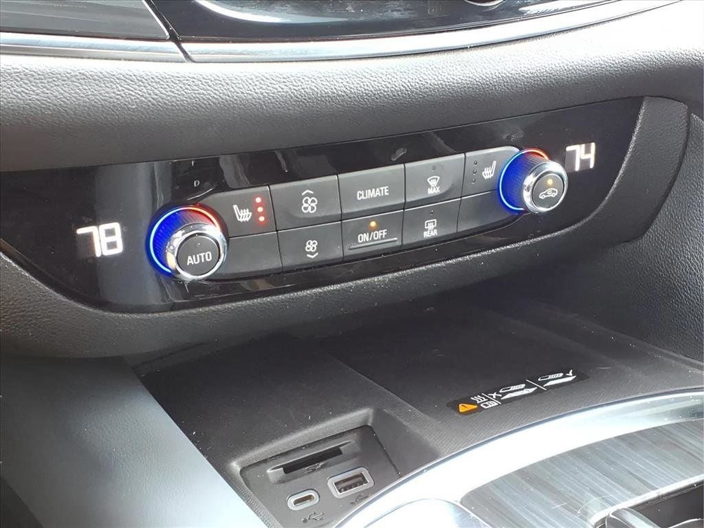 2024 Buick Enclave Essence