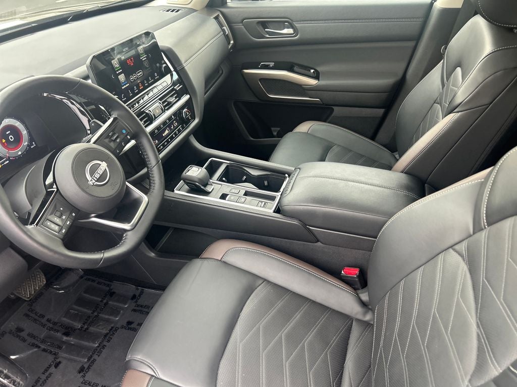 2025 Nissan Pathfinder Platinum