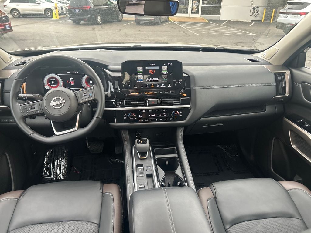 2025 Nissan Pathfinder Platinum
