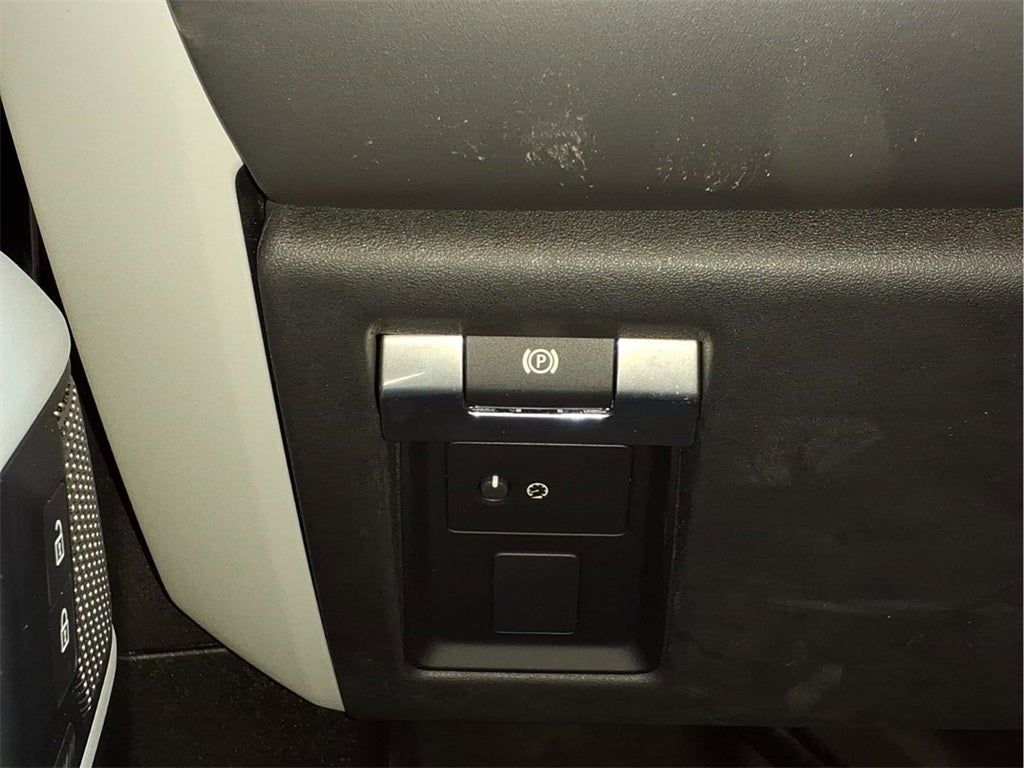 2020 Land Rover Defender 110 SE