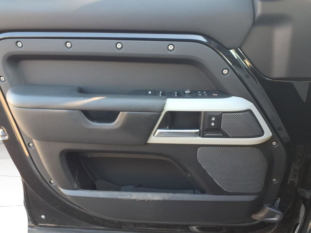 2020 Land Rover Defender 110 SE