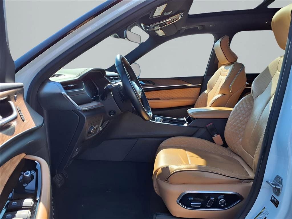 2022 Jeep Grand Cherokee Summit