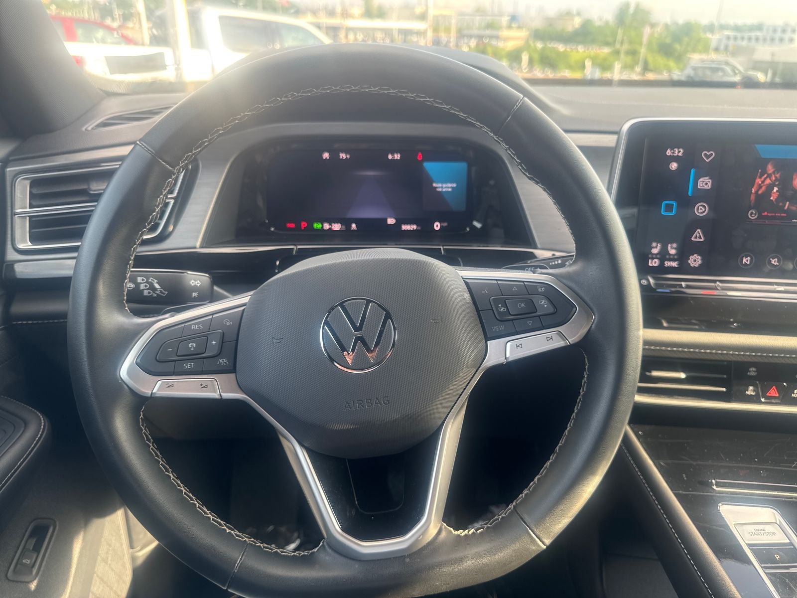 2025 Volkswagen Atlas Cross Sport 2.0T SE w/Technology
