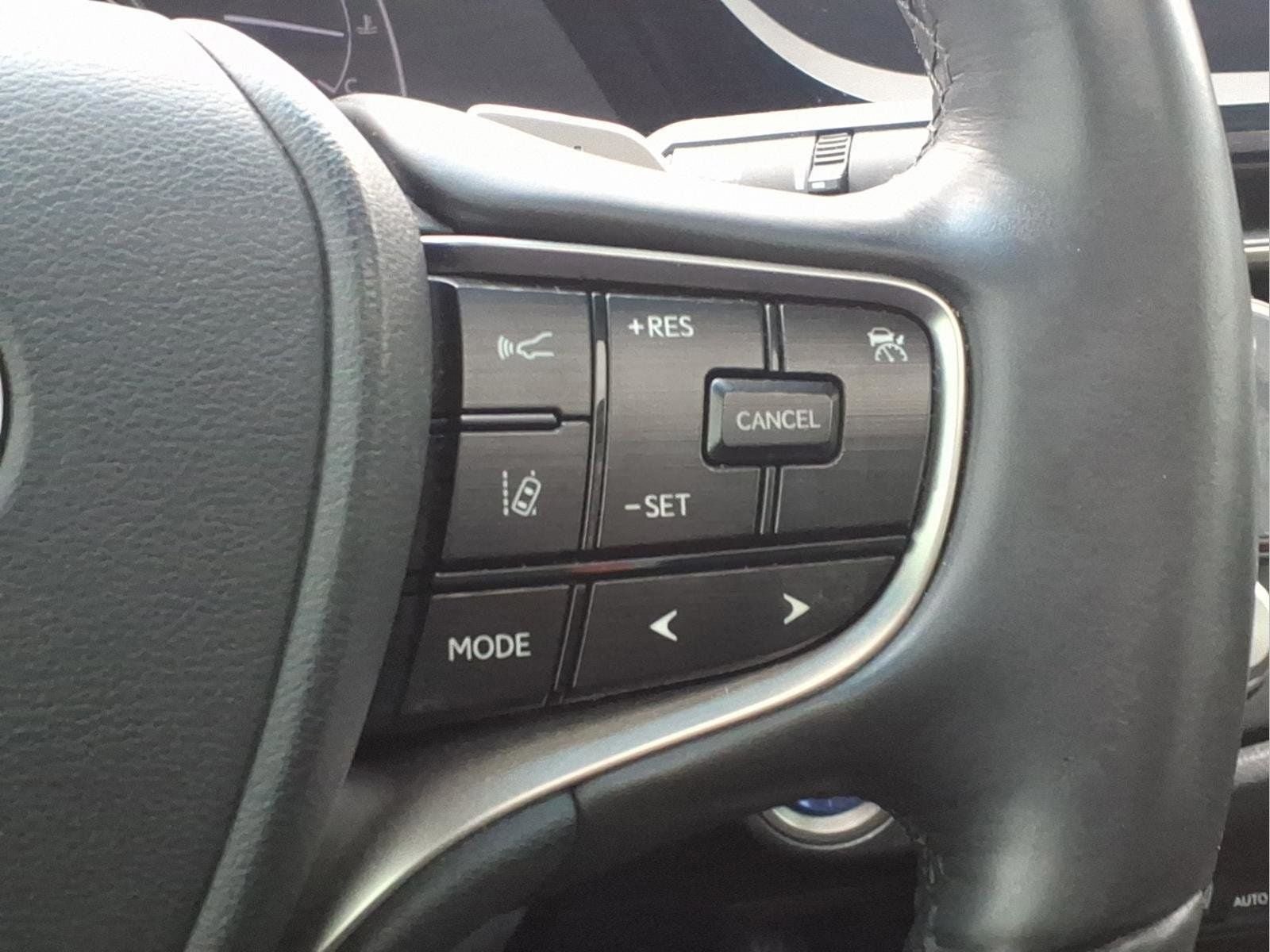 2022 Lexus ES 300h Luxury