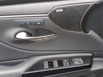 2022 Lexus ES 300h Luxury