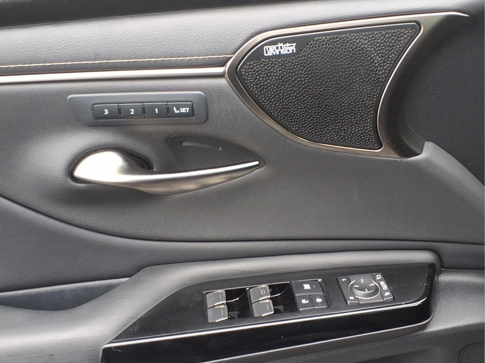 2022 Lexus ES 300h Luxury