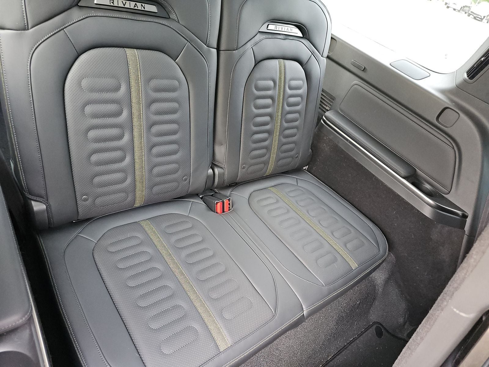 2025 Rivian R1S Adventure Dual Motor Standard Pack