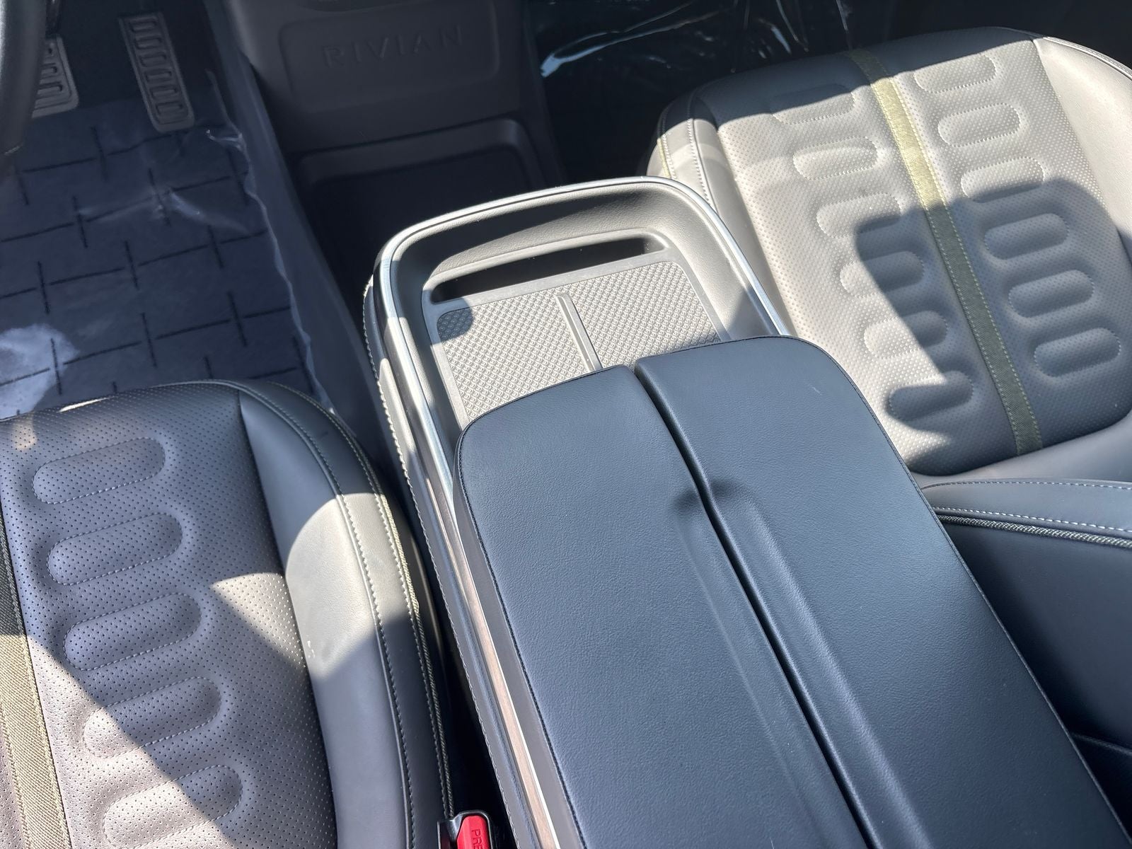 2025 Rivian R1S Adventure Dual Motor Standard Pack