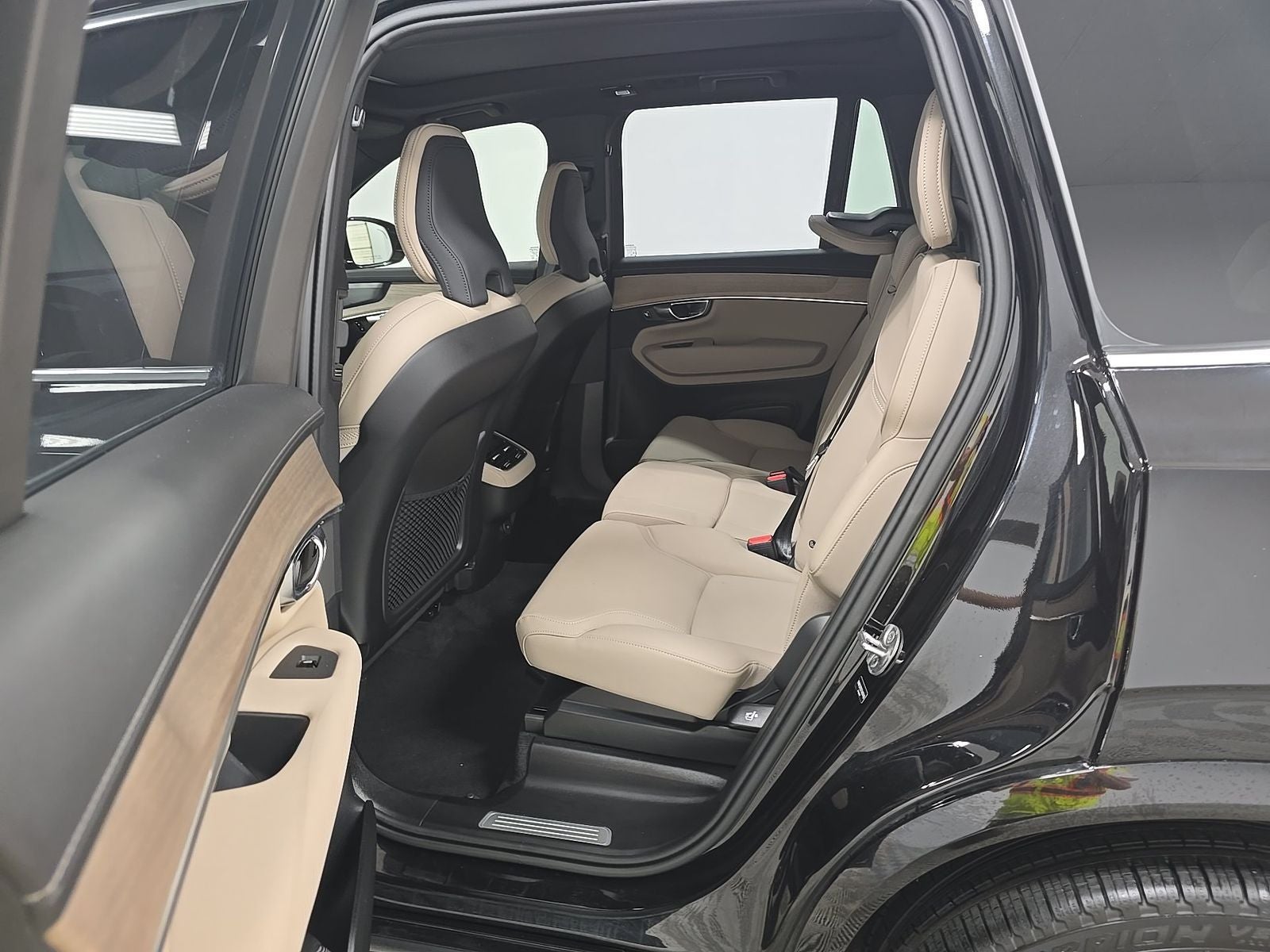 2026 Volvo XC90 B5 Plus