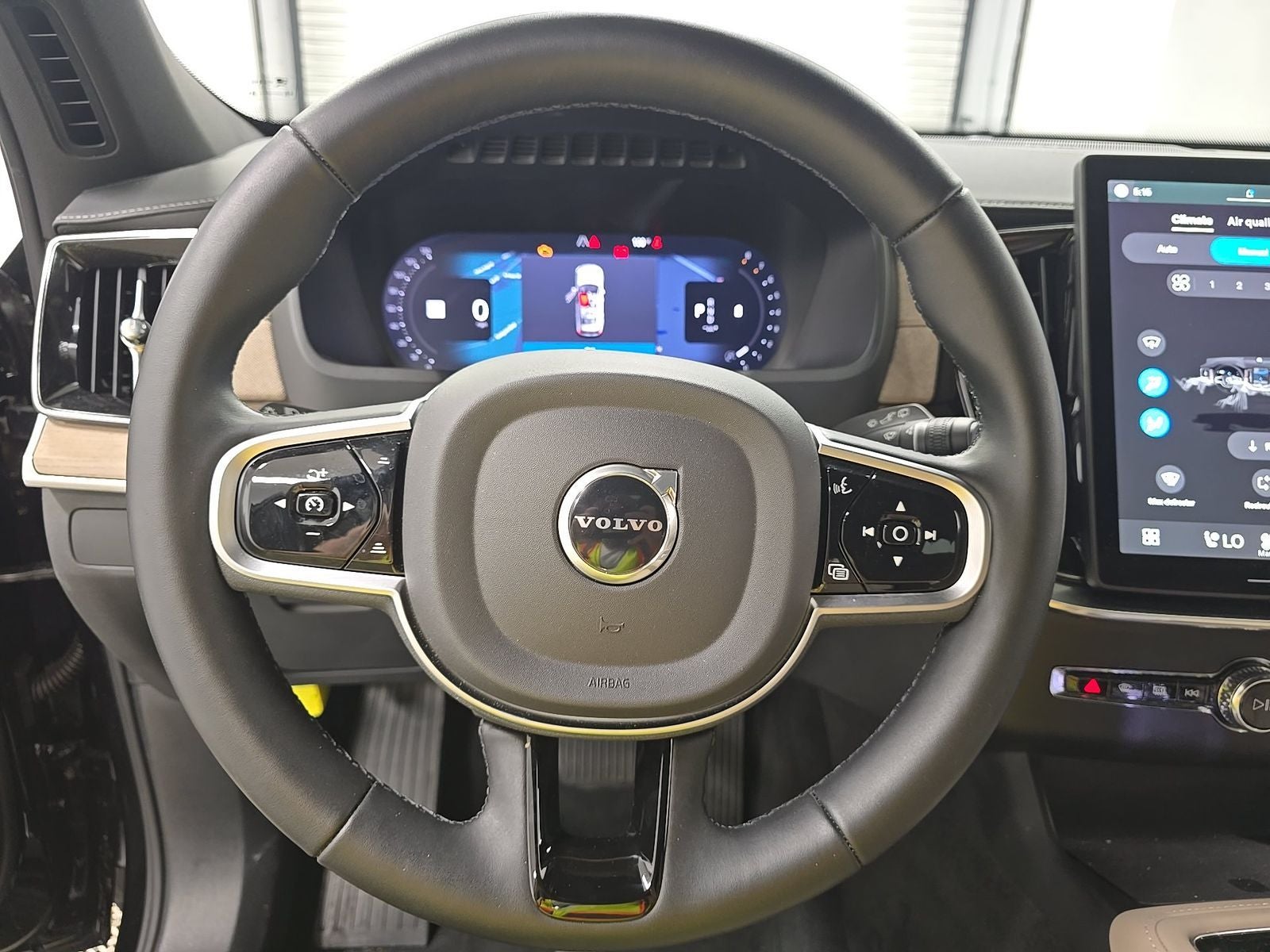2026 Volvo XC90 B5 Plus